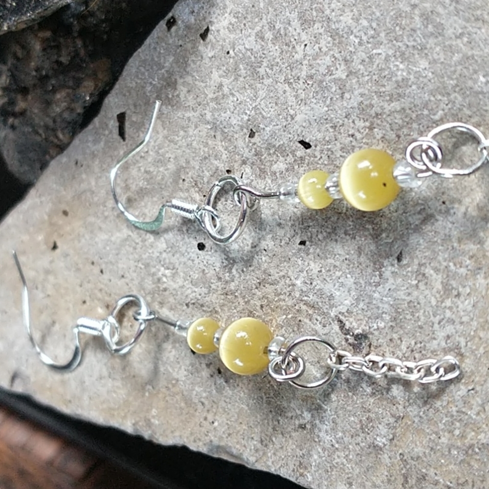 NWT Handcrafted Beautiful Dangling Cats Eye Earrings